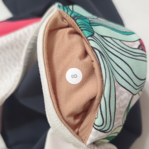 Lululemon Groove Crop, Color Gray/Pink/White Size 8 - Picture 13 of 15